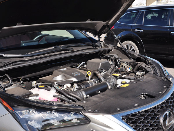 雷克萨斯 200t 发动机主体特写