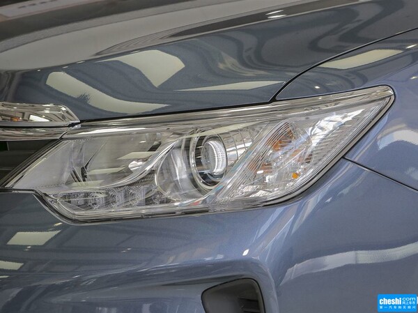 广汽丰田  2.0G 自动 车辆左前45度视角