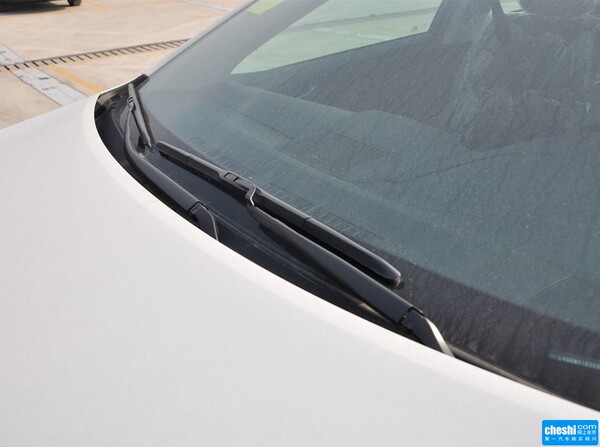 广汽丰田  骏瑞 2.0S 自动 车辆正右侧