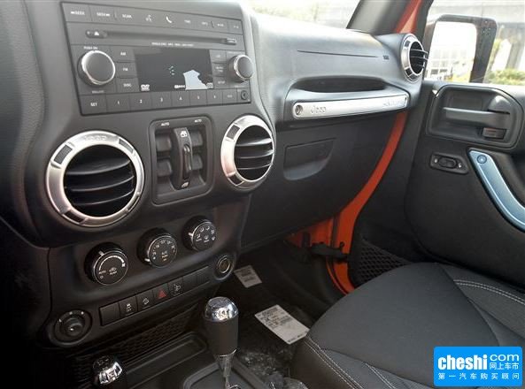 Jeep 2.8TD 自动 中控台左侧
