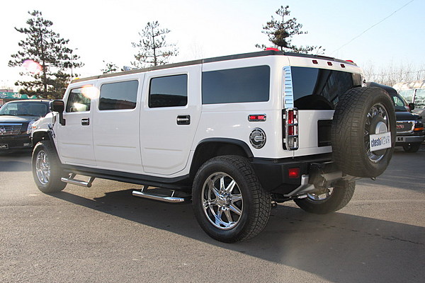 悍马h2加长版59米公路捍卫者气场强大