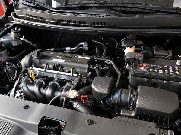 东风悦达起亚  两厢 1.6l 自动 发动机主体特写