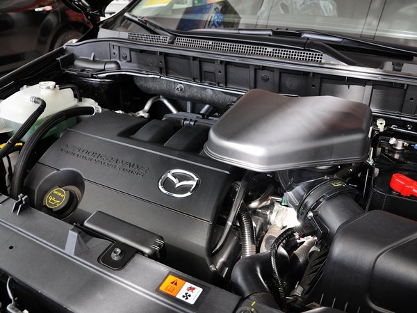 马自达(进口)  3.7l 自动 发动机主体特写