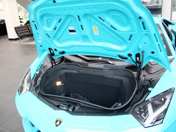 兰博基尼 后备箱整体特写