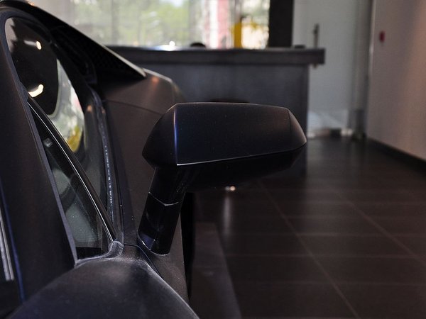 兰博基尼   反光镜外侧正视