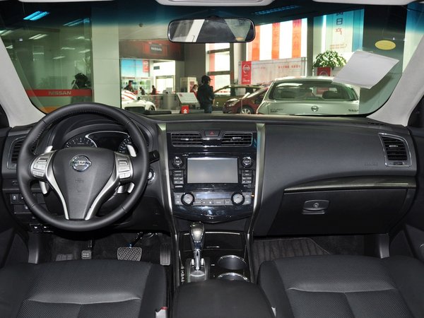 东风日产  2.5l 中控台整体