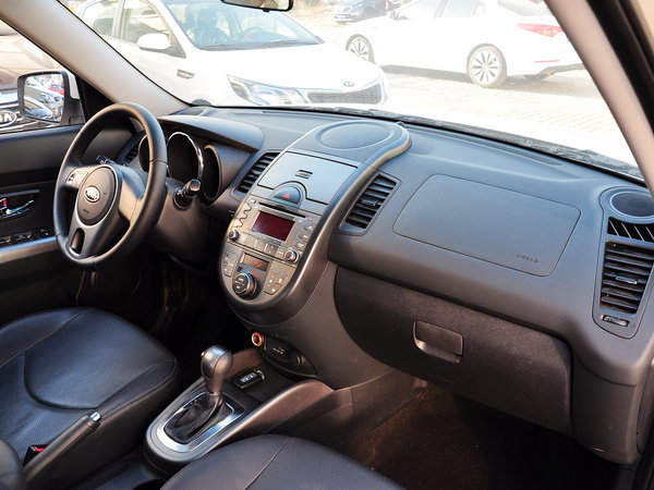 东风悦达起亚  1.6l 自动 中控台右侧