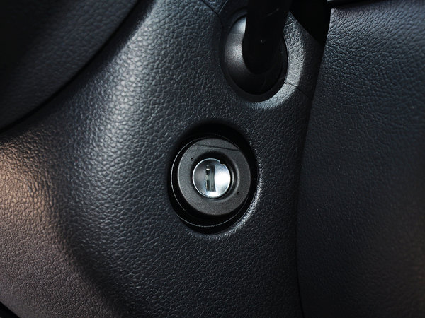 上汽大众  1.8tsi 自动 车辆点火开关特写