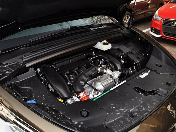 长安标致雪铁龙 1.6t 自动 发动机主体特写