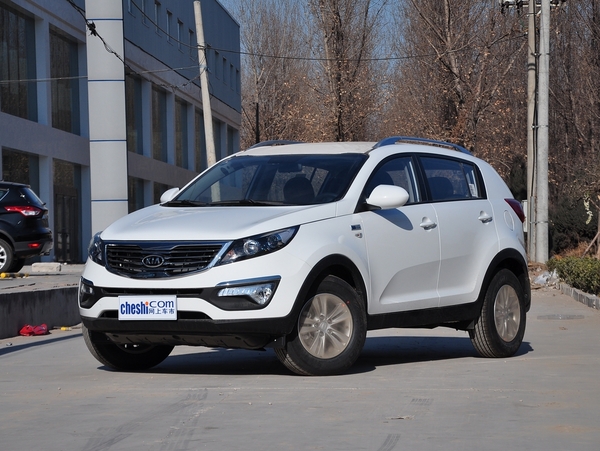 东风悦达起亚  gl 2.0l 自动 车辆左前45度视角