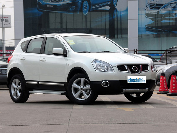 东风日产  2.0xv cvt 车辆右侧45度角