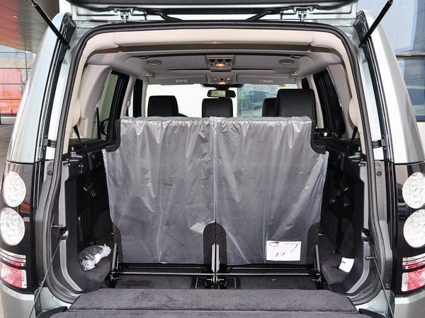 路虎  3.0 v6 sc 后备箱局部特写