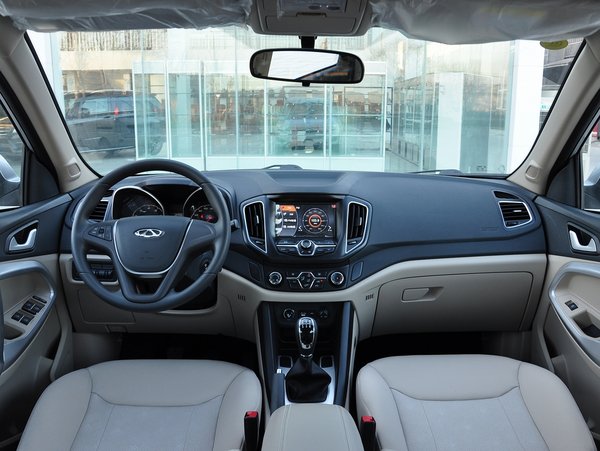 奇瑞汽车  2.0l 手动 中控台整体