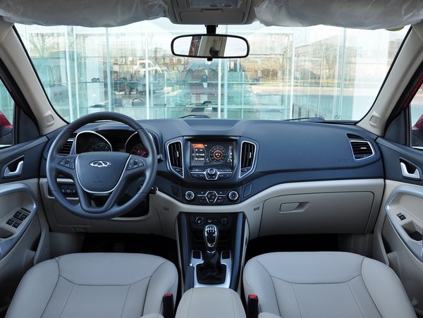 奇瑞汽车  2.0l 手动 中控台整体