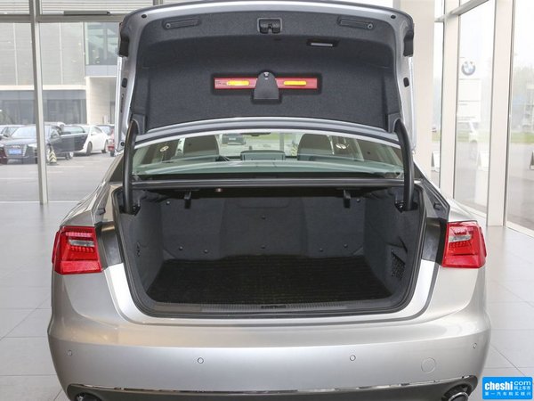 一汽奥迪  tfsi 后备箱局部特写