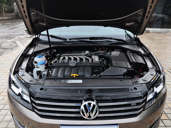 上海大众  3.0l v6 dsg 发动机局部特写