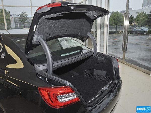 玛莎拉蒂  3.0t 后备箱整体特写