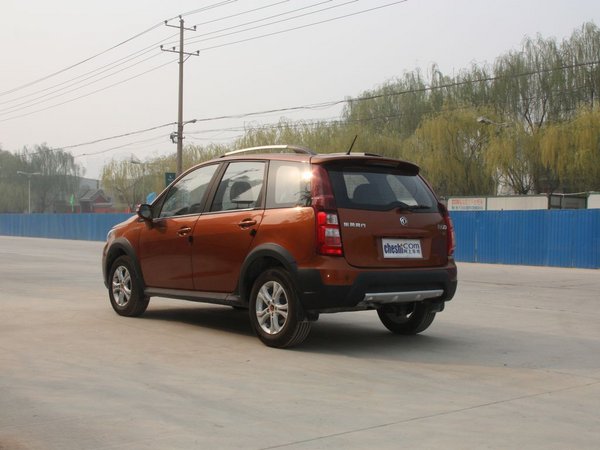 东风风行 1.5l 手动 车辆左后45度视角