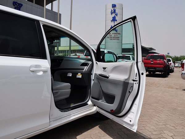 丰田(进口) 3.5l 自动 右前车门45度视角