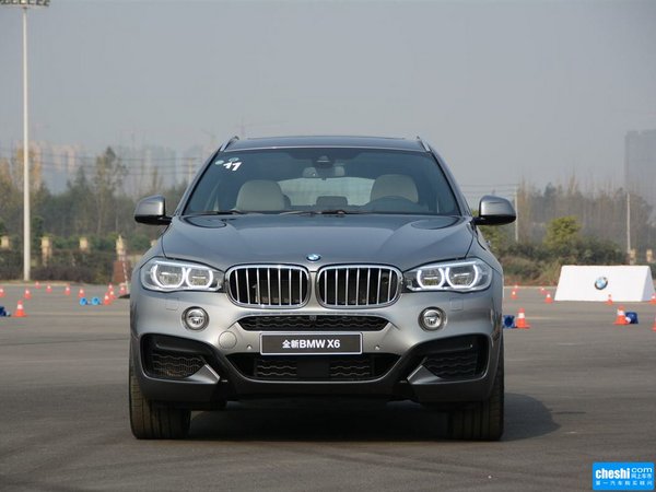 宝马(进口)  xdrive50i 车头正面视角