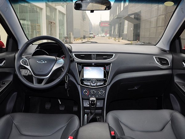 奇瑞汽车  1.5l 手动 中控台整体