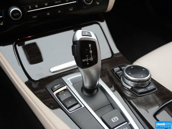 华晨宝马  530le 挂档把手特写