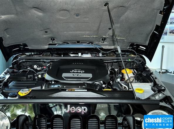 进美规吉普牧马人3.6 手动挡三把差速锁