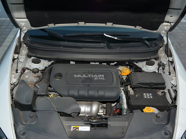 广汽菲克  2.4l 发动机舱