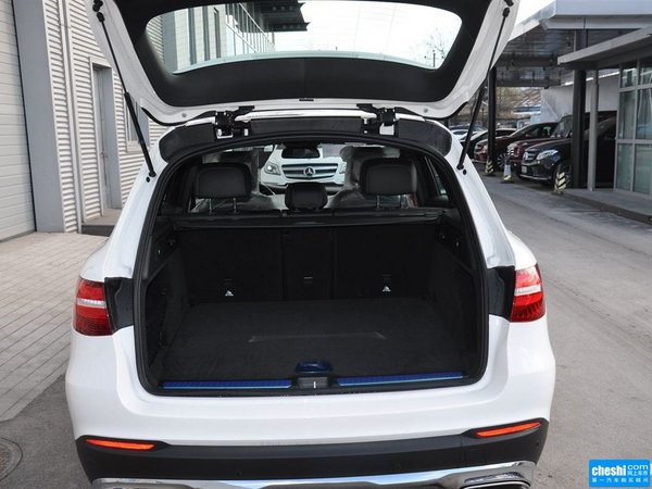 北京奔驰  glc 260 4matic 后备箱局部特写