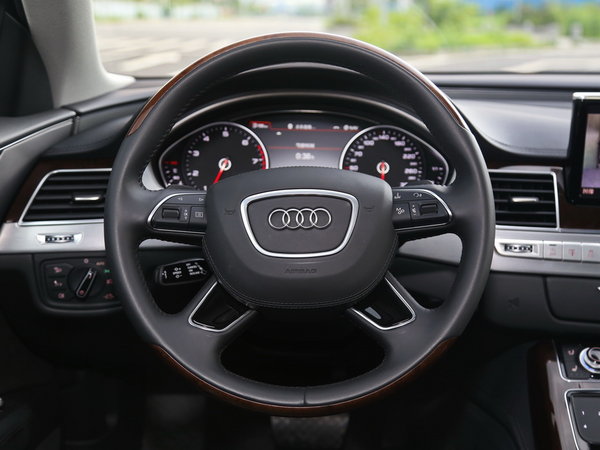 奥迪(进口)  50tfsi 方向盘整体