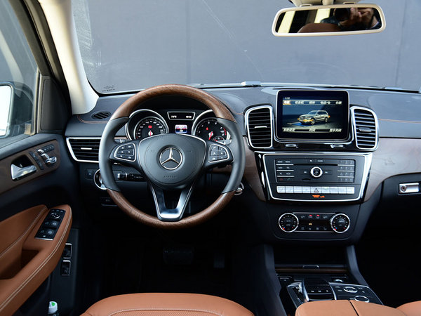 奔驰(进口)  gls 400 中控台左侧