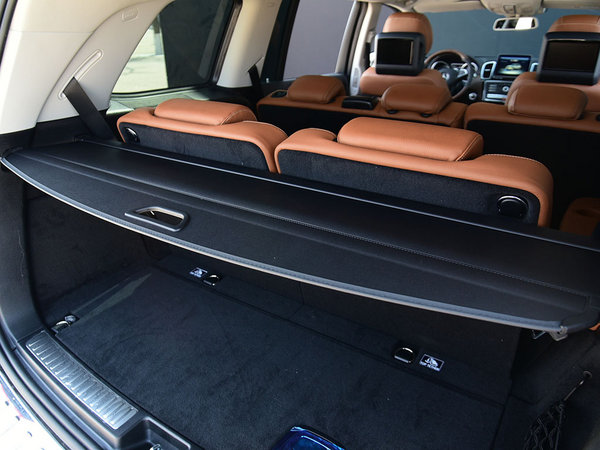 奔驰(进口) gls 400 后备箱局部特写