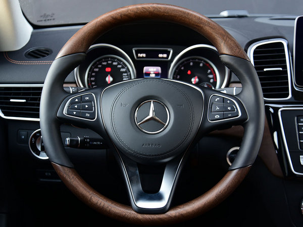 奔驰(进口)  奔驰gls gls 方向盘整体