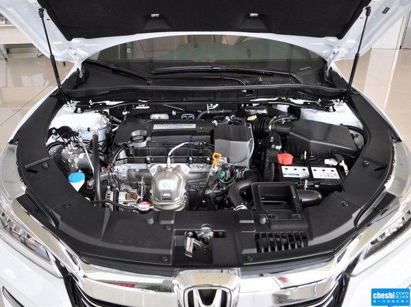 广汽本田  2.4l 发动机局部特写