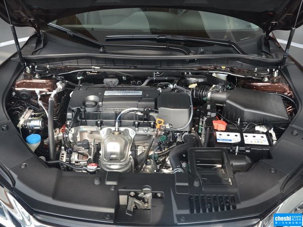 广汽本田 2.4l 发动机局部特写