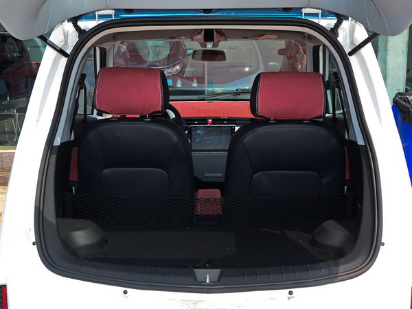 众泰 众泰e200 后备箱