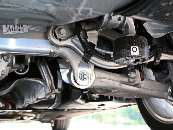 华晨宝马  528li 后悬架特写