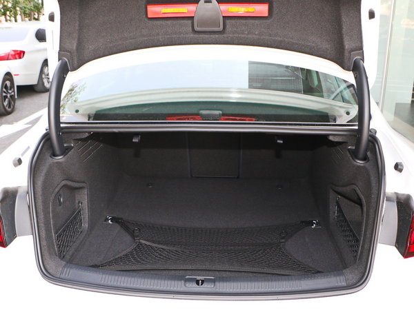 一汽奥迪  45 后备箱