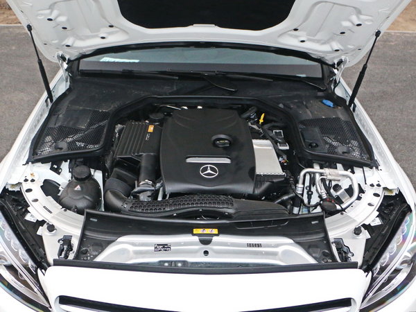 北京奔驰  c 发动机舱