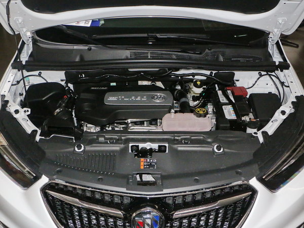 别克  18t 发动机舱