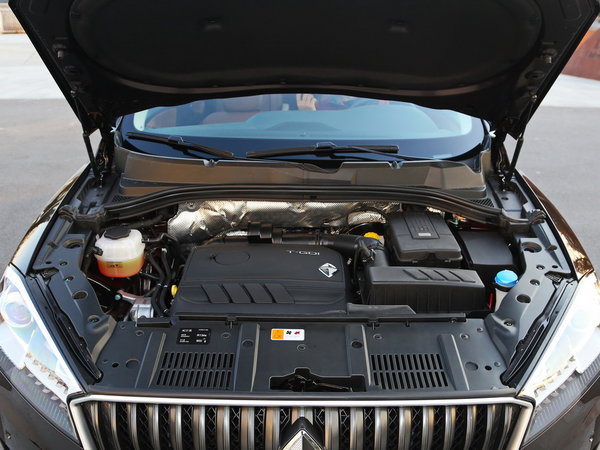 宝沃汽车 28t 6座四驱旗舰型 发动机舱