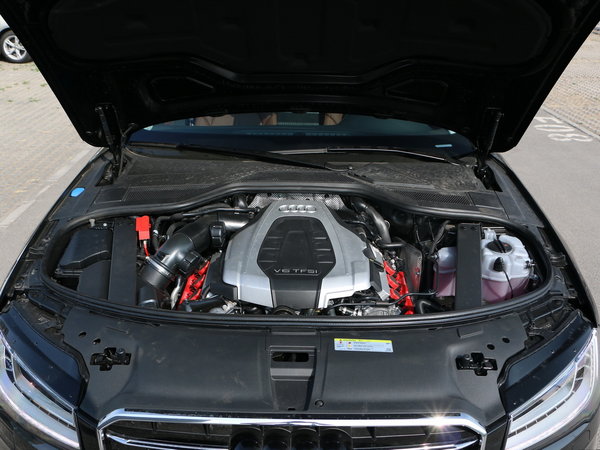 奥迪(进口)  a8l 发动机舱