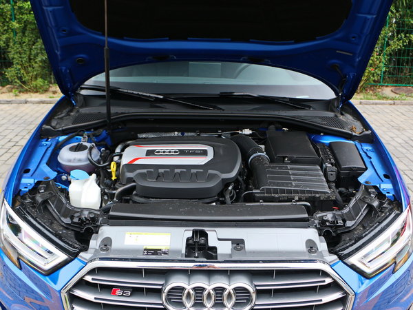 奥迪(进口)  s3 改款 发动机舱