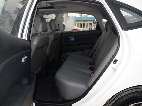 北京现代伊兰特ev 领先同级可30分钟快充-五常热线