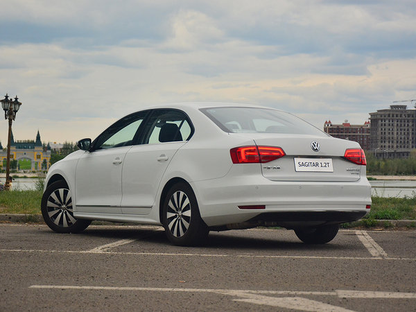 一汽-大众  180tsi 左后正45度