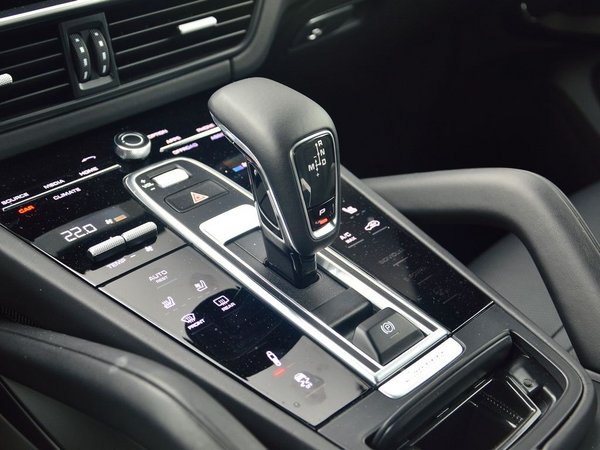 2018款保时捷卡宴特价suv稳居人气榜首