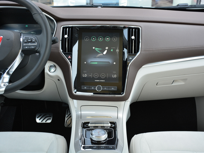 上汽荣威 ERX5 EV400 中控台