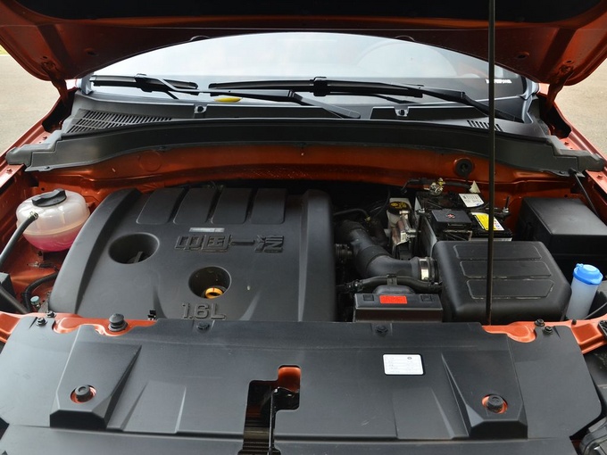 一汽奔腾  1.6l 发动机舱