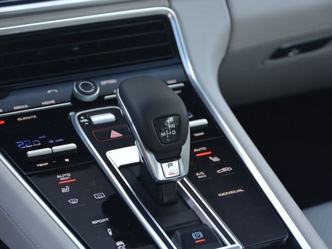 保时捷  panamera 4 sport turismo 换挡杆