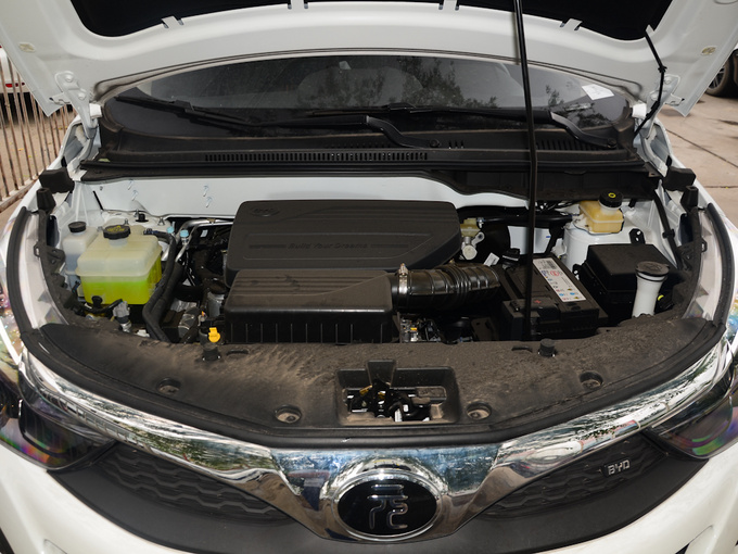 比亚迪  1.5l 发动机舱